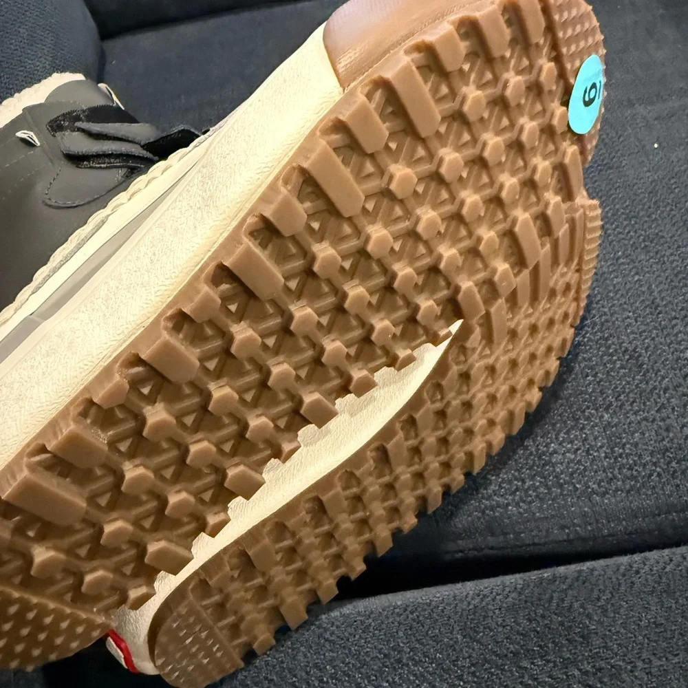 Vans questions leave